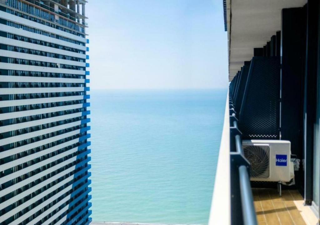 Orbi City Luxury Studio Harbour And Sea View Батуми Экстерьер фото